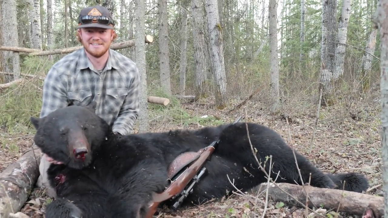 Into the Wild: Bear Hunters episode thumbnail