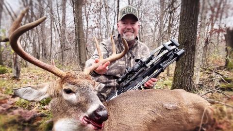 Love Thy Neighbor episode thumbnail