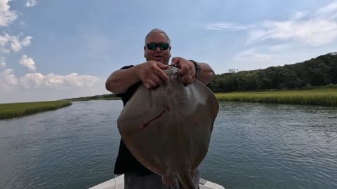 Bowfishing for Stingrays episode thumbnail