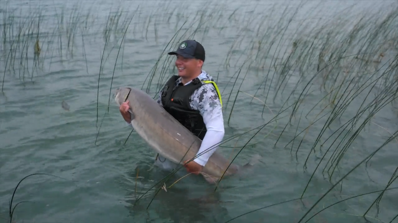 Extreme Lake Sturgeon episode thumbnail