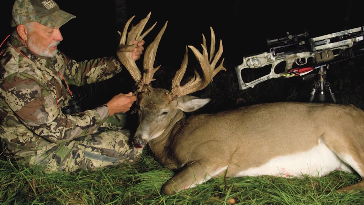 Giant Michigan Buck vs Crossbow episode thumbnail